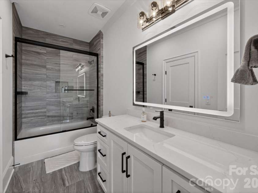 8008 Skye Lochs Drive, Waxhaw, NC 28173.  MLS# CAR4367926, YatesRealty ID 14845. Upper Level Bathroom