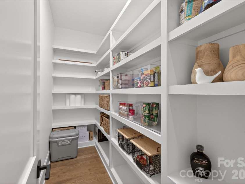 8008 Skye Lochs Drive, Waxhaw, NC 28173.  MLS# CAR4367926, YatesRealty ID 14845. Walk in Pantry