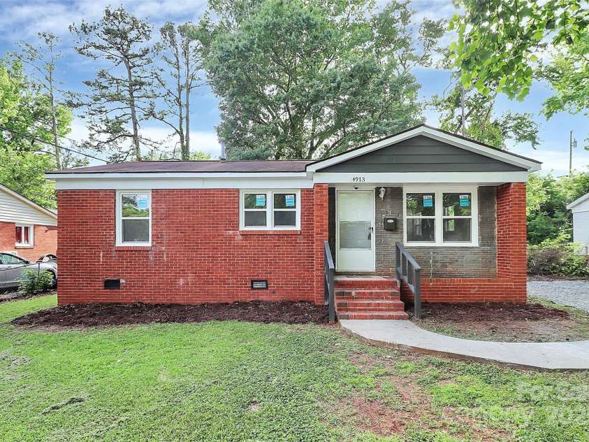 4913 Winchester Street, Charlotte, NC 28208.  MLS# CAR4259089, YatesRealty ID 14847. 