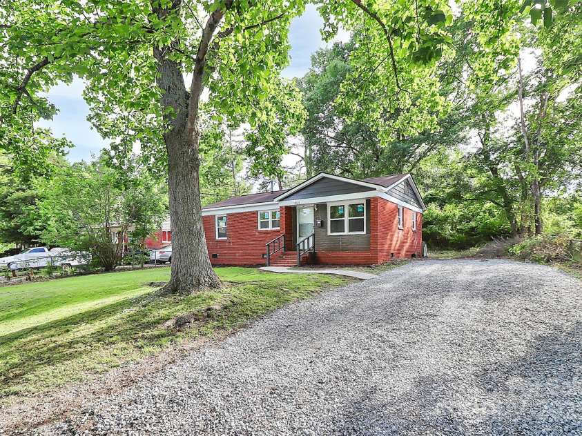 4913 Winchester Street, Charlotte, NC 28208.  MLS# CAR4259089, YatesRealty ID 14847. 