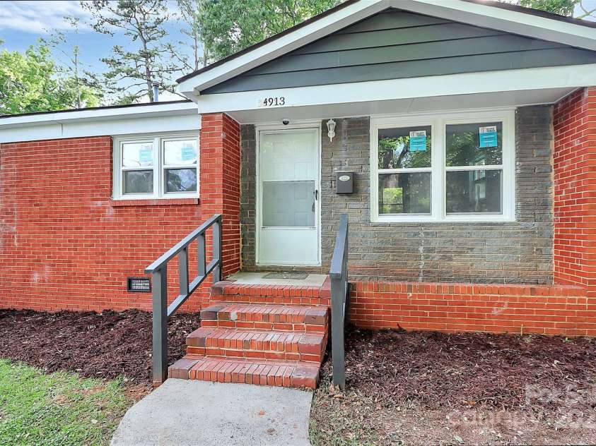 4913 Winchester Street, Charlotte, NC 28208.  MLS# CAR4259089, YatesRealty ID 14847. 