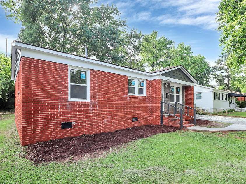 4913 Winchester Street, Charlotte, NC 28208.  MLS# CAR4259089, YatesRealty ID 14847. 