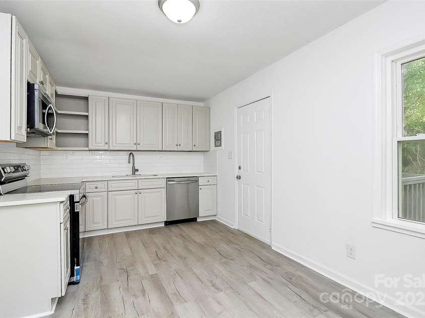 4913 Winchester Street, Charlotte, NC 28208.  MLS# CAR4259089, YatesRealty ID 14847. 