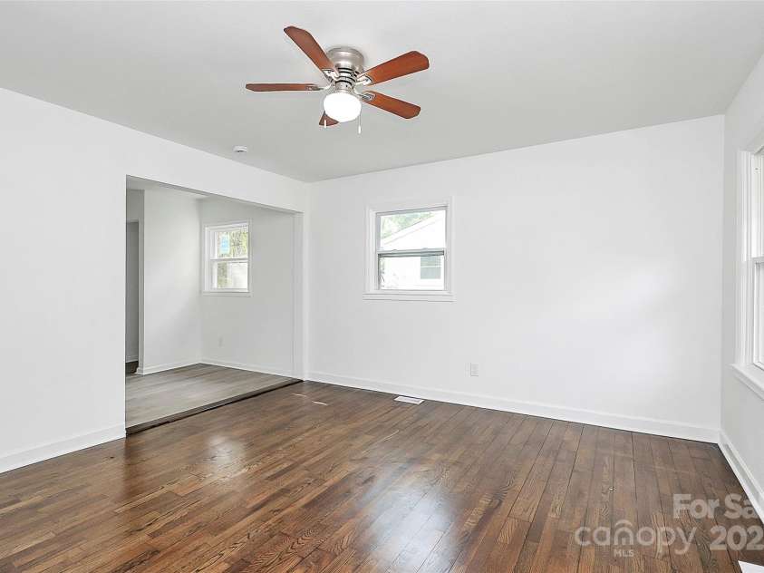 4913 Winchester Street, Charlotte, NC 28208.  MLS# CAR4259089, YatesRealty ID 14847. 