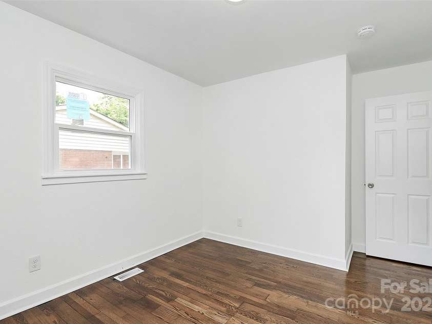 4913 Winchester Street, Charlotte, NC 28208.  MLS# CAR4259089, YatesRealty ID 14847. 