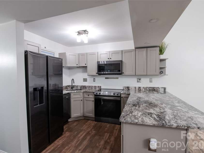 100 Willow Run Drive, Gastonia, NC 28056.  MLS# CAR4372992, YatesRealty ID 14849. 