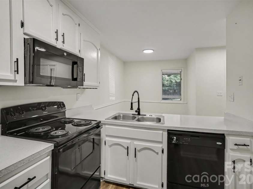 100 Willow Run Drive, Gastonia, NC 28056.  MLS# CAR4414074, YatesRealty ID 14849. 