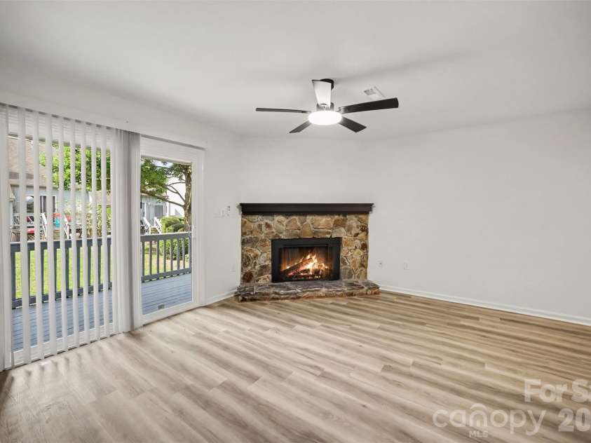 100 Willow Run Drive, Gastonia, NC 28056.  MLS# CAR4414074, YatesRealty ID 14849. Bright living area with back deck access.