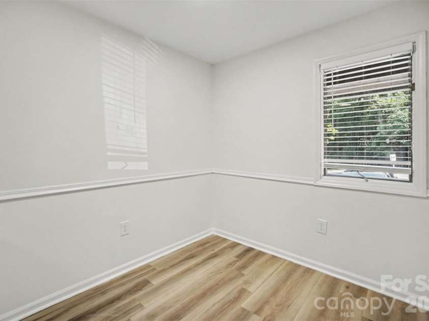100 Willow Run Drive, Gastonia, NC 28056.  MLS# CAR4414074, YatesRealty ID 14849. Dinning area