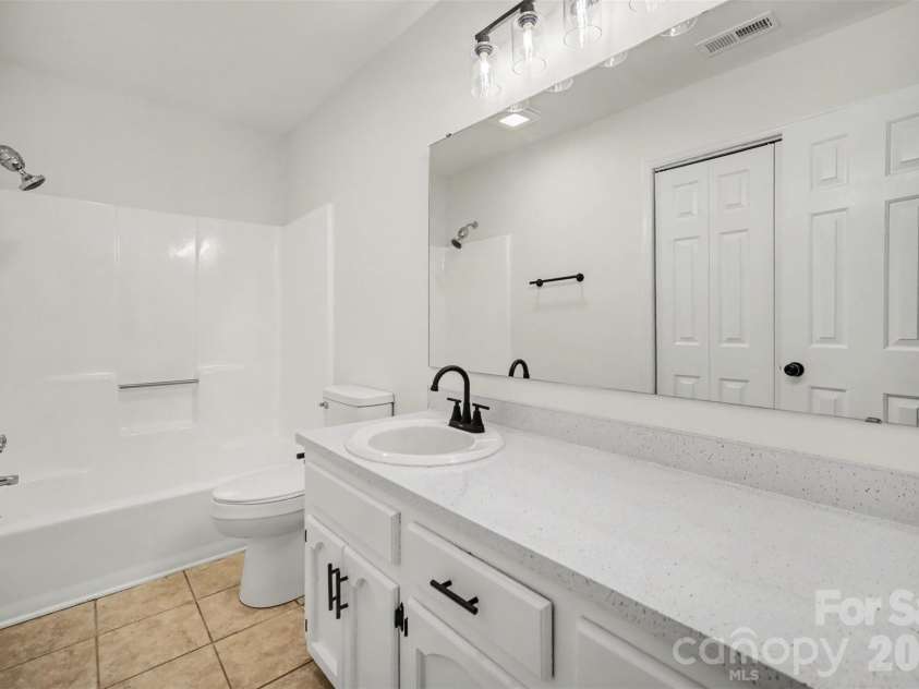 100 Willow Run Drive, Gastonia, NC 28056.  MLS# CAR4414074, YatesRealty ID 14849. Primary full bath