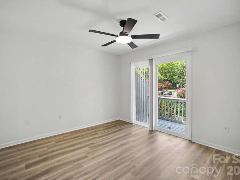 100 Willow Run Drive, Gastonia, NC 28056.  MLS# CAR4414074, YatesRealty ID 14849. Upper level primary bedroom