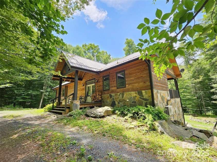 37 Green Briar Lane, Green Mountain, NC 28740.  MLS# CAR4229346, YatesRealty ID 1485. 