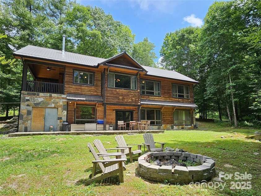 37 Green Briar Lane, Green Mountain, NC 28740.  MLS# CAR4229346, YatesRealty ID 1485. 