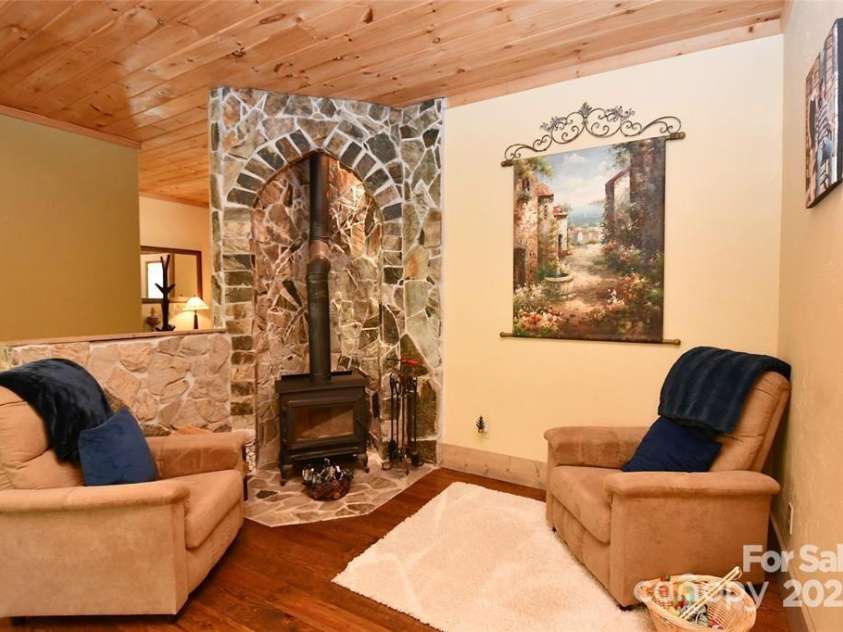37 Green Briar Lane, Green Mountain, NC 28740.  MLS# CAR4229346, YatesRealty ID 1485. 