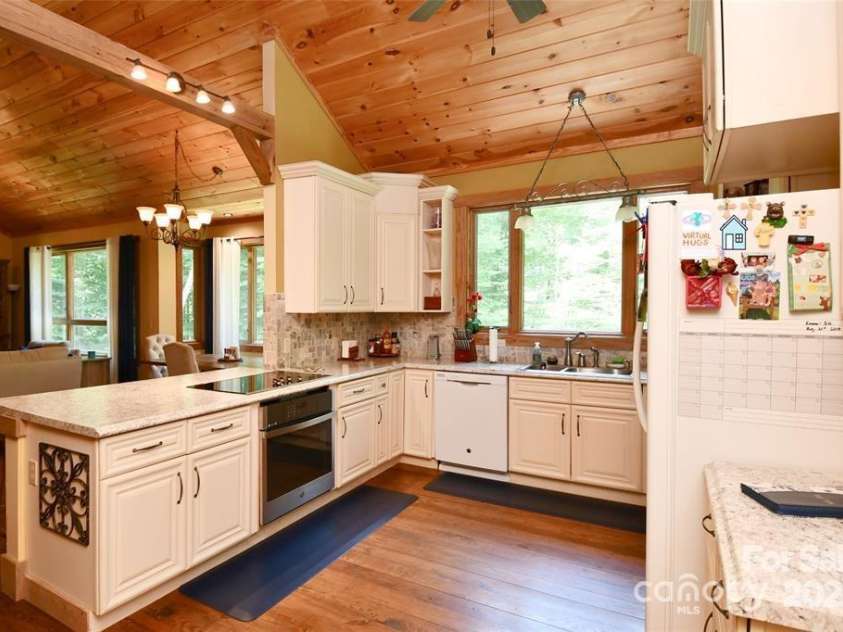 37 Green Briar Lane, Green Mountain, NC 28740.  MLS# CAR4229346, YatesRealty ID 1485. 