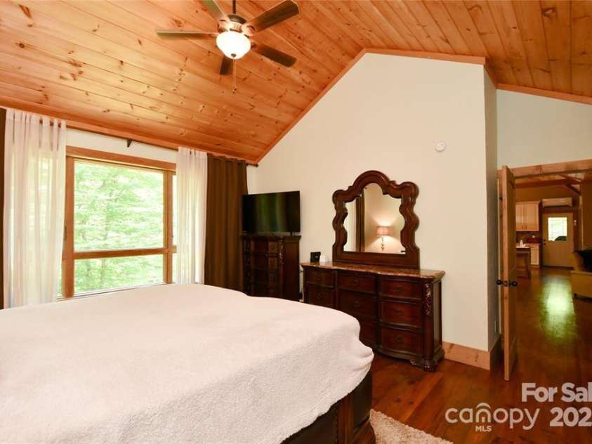 37 Green Briar Lane, Green Mountain, NC 28740.  MLS# CAR4229346, YatesRealty ID 1485. 