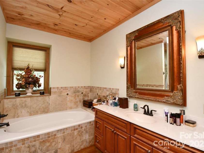 37 Green Briar Lane, Green Mountain, NC 28740.  MLS# CAR4229346, YatesRealty ID 1485. 