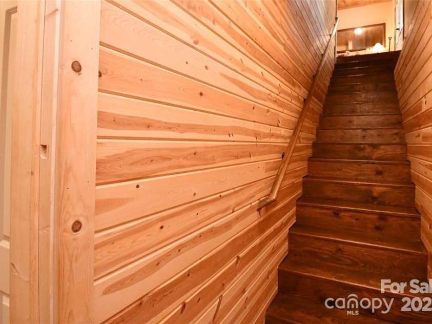 37 Green Briar Lane, Green Mountain, NC 28740.  MLS# CAR4229346, YatesRealty ID 1485. 