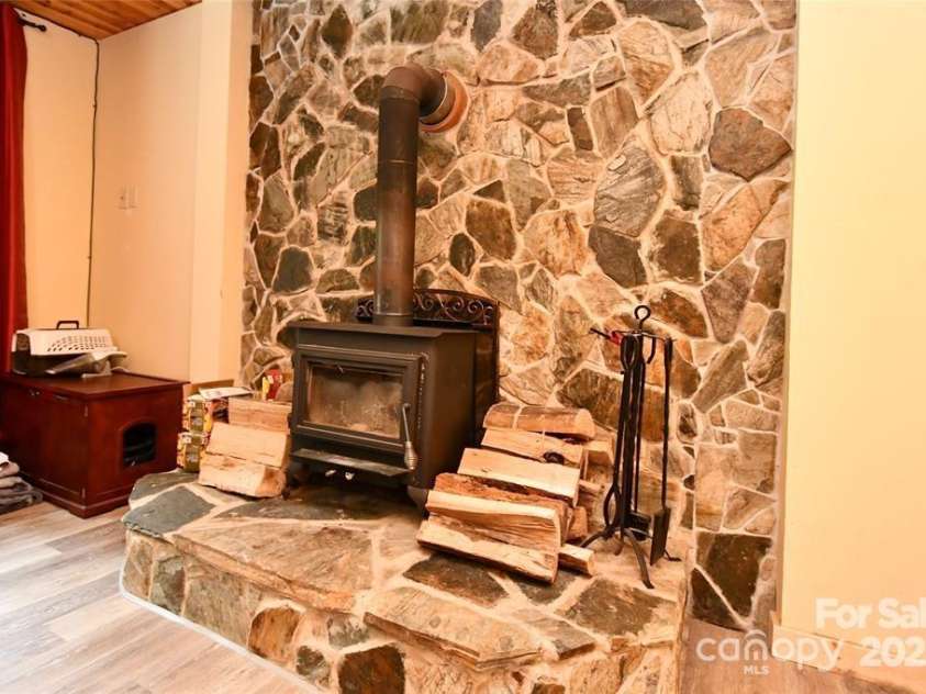 37 Green Briar Lane, Green Mountain, NC 28740.  MLS# CAR4229346, YatesRealty ID 1485. 