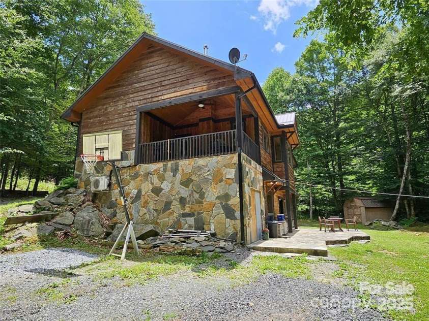 37 Green Briar Lane, Green Mountain, NC 28740.  MLS# CAR4229346, YatesRealty ID 1485. 