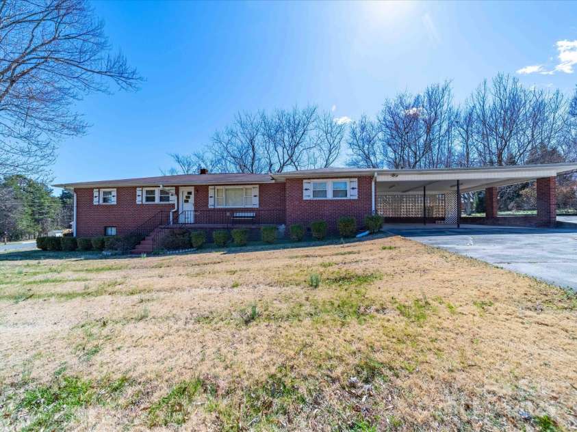 2310 Clay Street, Kannapolis, NC 28083.  MLS# CAR4231335, YatesRealty ID 14850. Front of house