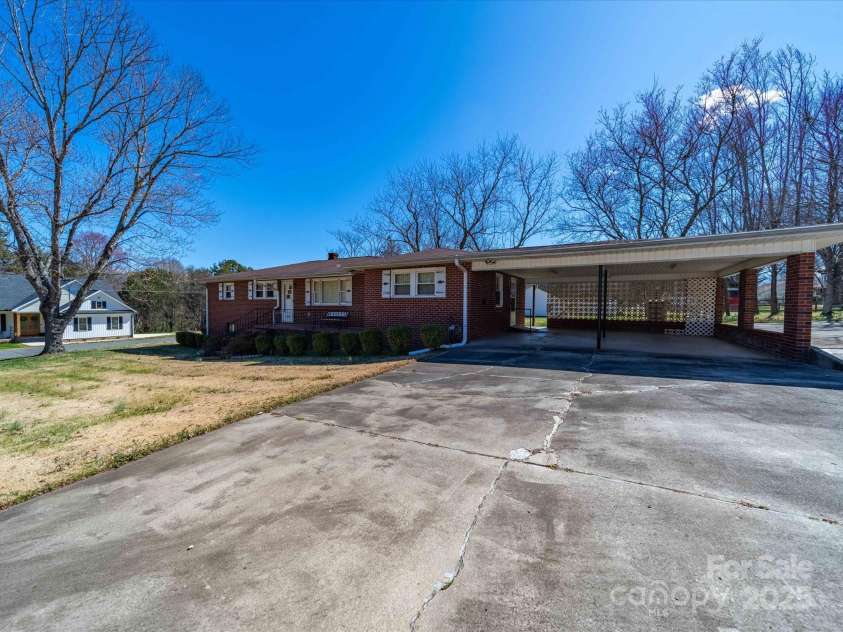 2310 Clay Street, Kannapolis, NC 28083.  MLS# CAR4231335, YatesRealty ID 14850. Front of house from driveway