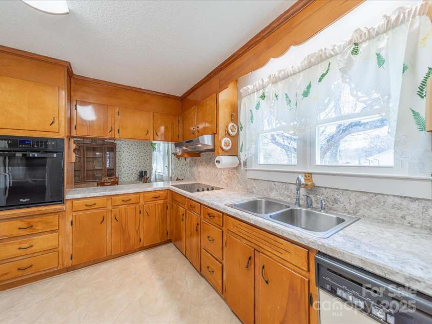 2310 Clay Street, Kannapolis, NC 28083.  MLS# CAR4231335, YatesRealty ID 14850. Kitchen