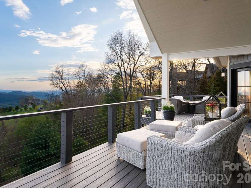 89 Snow Ridge Drive, Hendersonville, NC 28792.  MLS# CAR4360125, YatesRealty ID 14850. 
