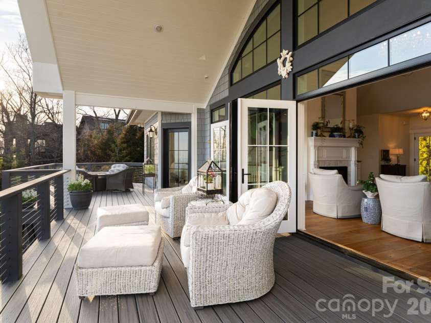 89 Snow Ridge Drive, Hendersonville, NC 28792.  MLS# CAR4360125, YatesRealty ID 14850. 