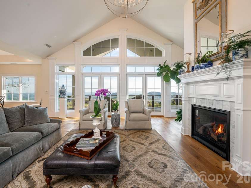 89 Snow Ridge Drive, Hendersonville, NC 28792.  MLS# CAR4360125, YatesRealty ID 14850. 