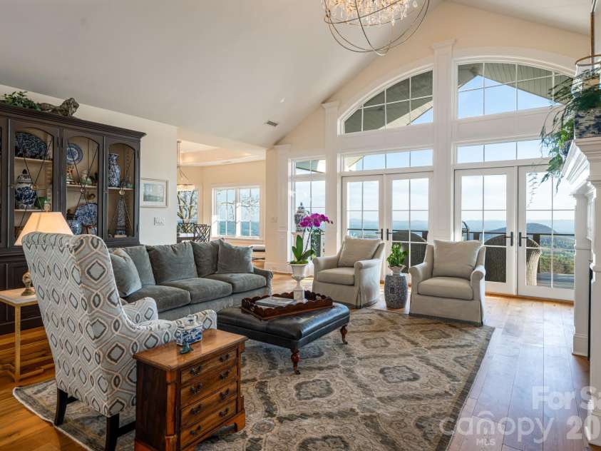 89 Snow Ridge Drive, Hendersonville, NC 28792.  MLS# CAR4360125, YatesRealty ID 14850. 