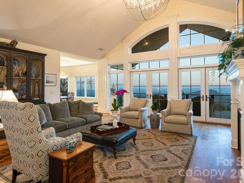 89 Snow Ridge Drive, Hendersonville, NC 28792.  MLS# CAR4360125, YatesRealty ID 14850. 