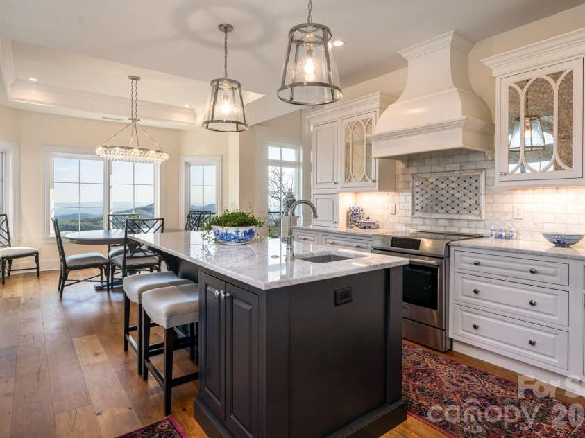 89 Snow Ridge Drive, Hendersonville, NC 28792.  MLS# CAR4360125, YatesRealty ID 14850. 