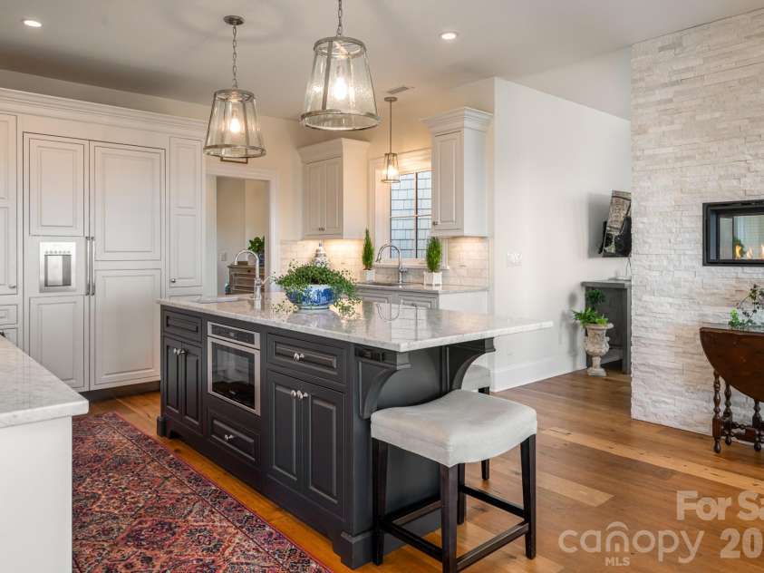 89 Snow Ridge Drive, Hendersonville, NC 28792.  MLS# CAR4360125, YatesRealty ID 14850. 