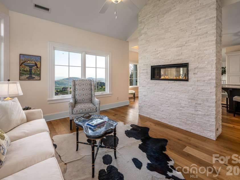 89 Snow Ridge Drive, Hendersonville, NC 28792.  MLS# CAR4360125, YatesRealty ID 14850. 