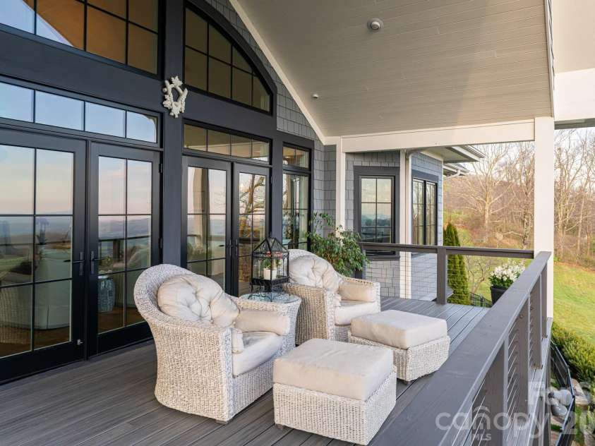 89 Snow Ridge Drive, Hendersonville, NC 28792.  MLS# CAR4360125, YatesRealty ID 14850. 