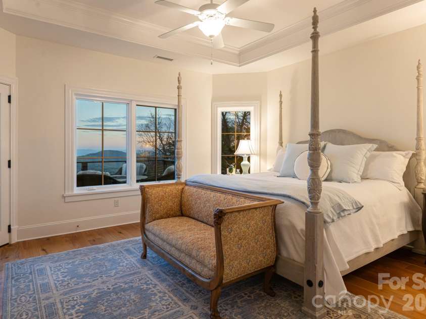 89 Snow Ridge Drive, Hendersonville, NC 28792.  MLS# CAR4360125, YatesRealty ID 14850. 