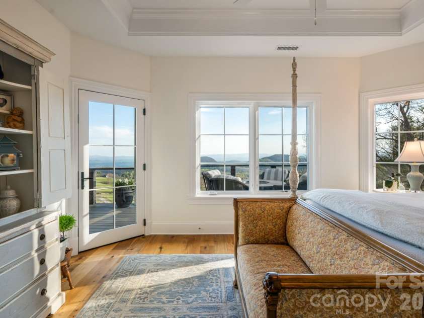 89 Snow Ridge Drive, Hendersonville, NC 28792.  MLS# CAR4360125, YatesRealty ID 14850. 