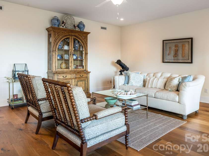 89 Snow Ridge Drive, Hendersonville, NC 28792.  MLS# CAR4360125, YatesRealty ID 14850. 