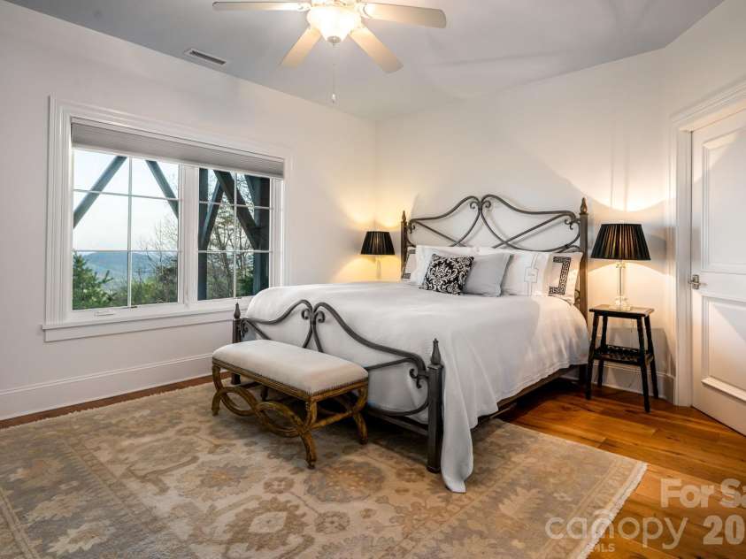 89 Snow Ridge Drive, Hendersonville, NC 28792.  MLS# CAR4360125, YatesRealty ID 14850. 