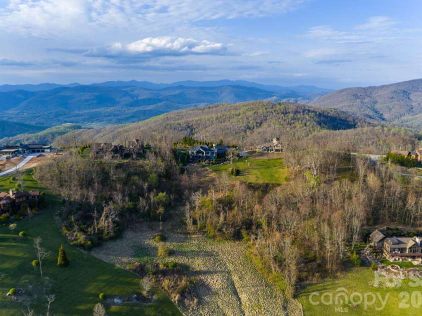89 Snow Ridge Drive, Hendersonville, NC 28792.  MLS# CAR4360125, YatesRealty ID 14850. 