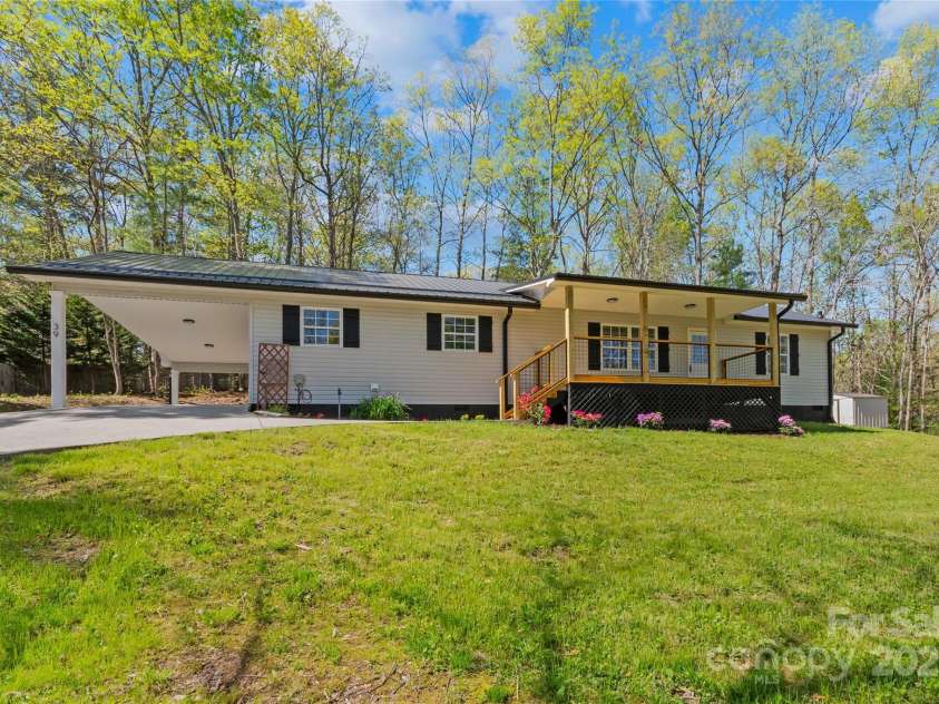 39 Sherwood Village Lane, Brevard, NC 28712.  MLS# CAR4252935, YatesRealty ID 14852. 
