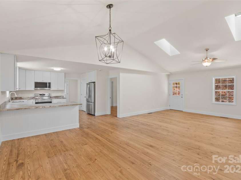 39 Sherwood Village Lane, Brevard, NC 28712.  MLS# CAR4252935, YatesRealty ID 14852. 