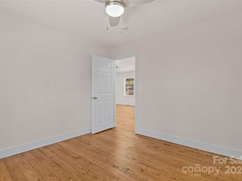 39 Sherwood Village Lane, Brevard, NC 28712.  MLS# CAR4252935, YatesRealty ID 14852. 