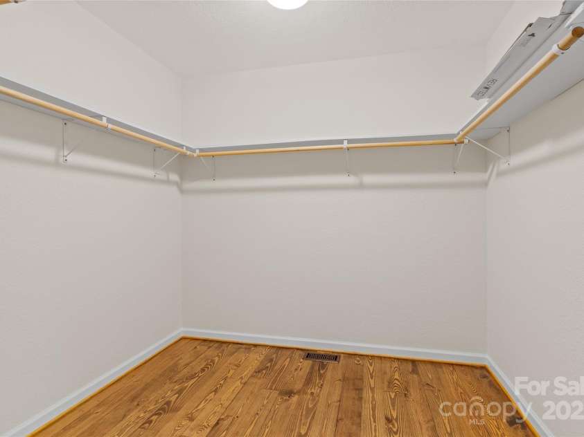 39 Sherwood Village Lane, Brevard, NC 28712.  MLS# CAR4252935, YatesRealty ID 14852. 