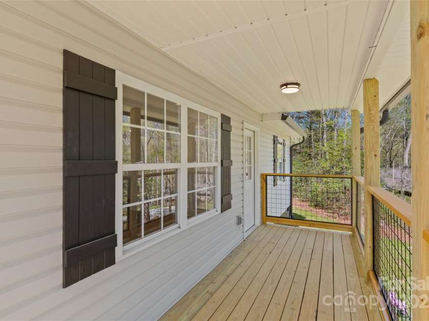 39 Sherwood Village Lane, Brevard, NC 28712.  MLS# CAR4252935, YatesRealty ID 14852. 