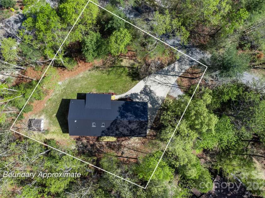 39 Sherwood Village Lane, Brevard, NC 28712.  MLS# CAR4252935, YatesRealty ID 14852. 