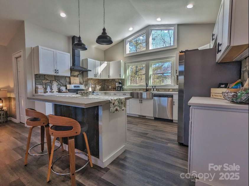 600 Pinewood Drive, Waynesville, NC 28786.  MLS# CAR4216551, YatesRealty ID 14852. 