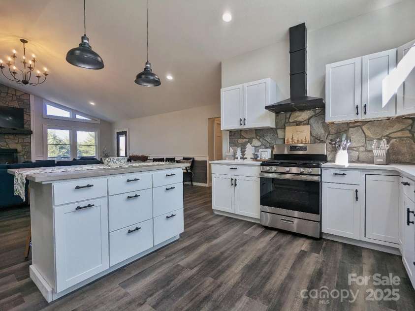 600 Pinewood Drive, Waynesville, NC 28786.  MLS# CAR4216551, YatesRealty ID 14852. 