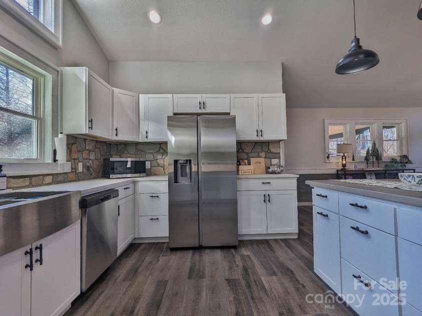 600 Pinewood Drive, Waynesville, NC 28786.  MLS# CAR4216551, YatesRealty ID 14852. 